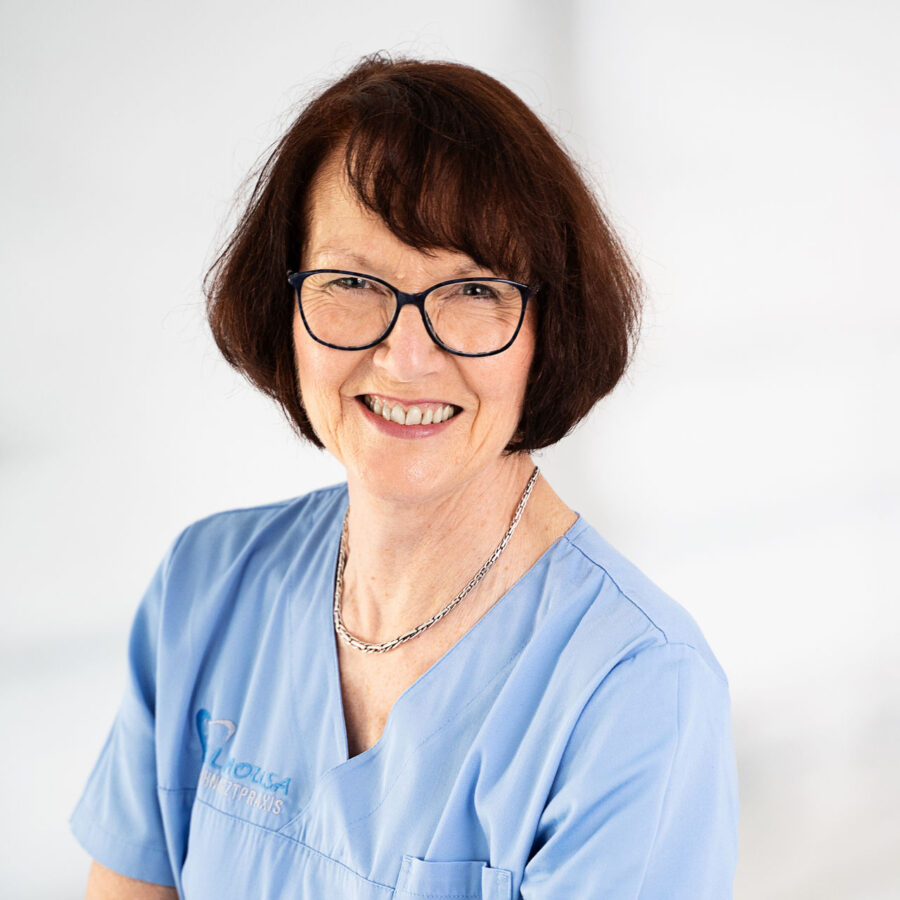 Portrait - Ursula Ziewers, Assistenz, Zahnarztpraxis Al Mousa.