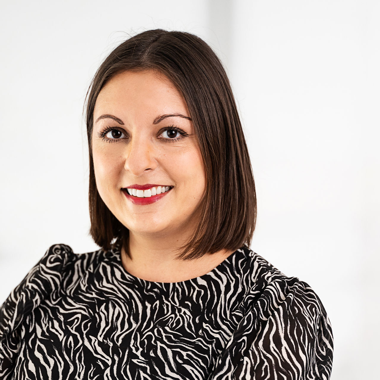 Portrait - Julia Minhas, Zahnarztpraxis Al Mousa