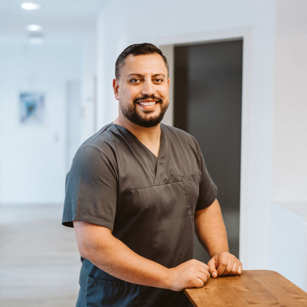 Zahnarzt Amjad Al Mousa